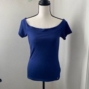 Guess - off the shoulder tee